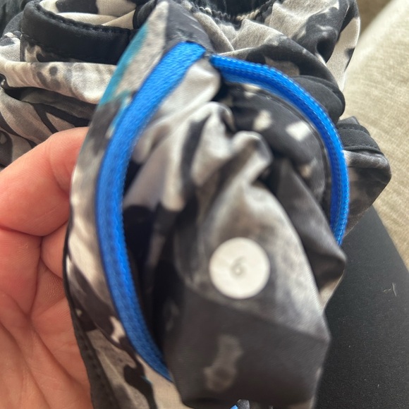 Lululemon shorts - Picture 3 of 4